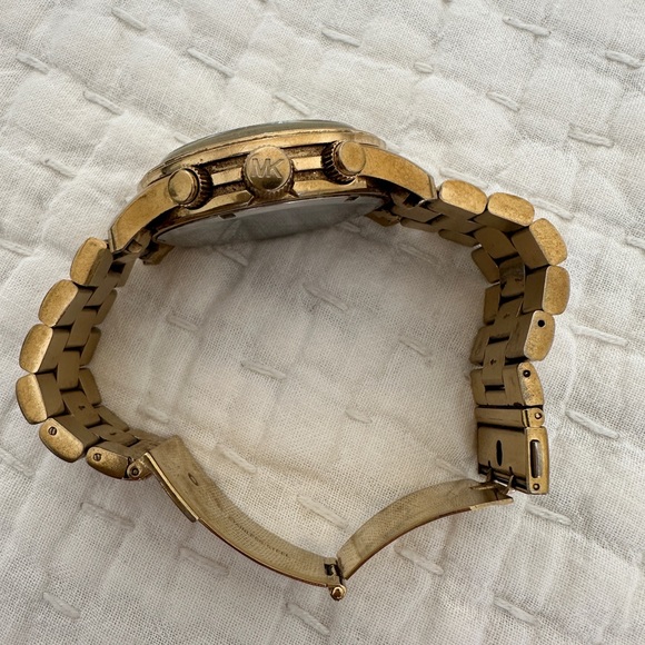 Michael Kors Oversized Runway Gold-Tone Watch - Picture 7 of 8